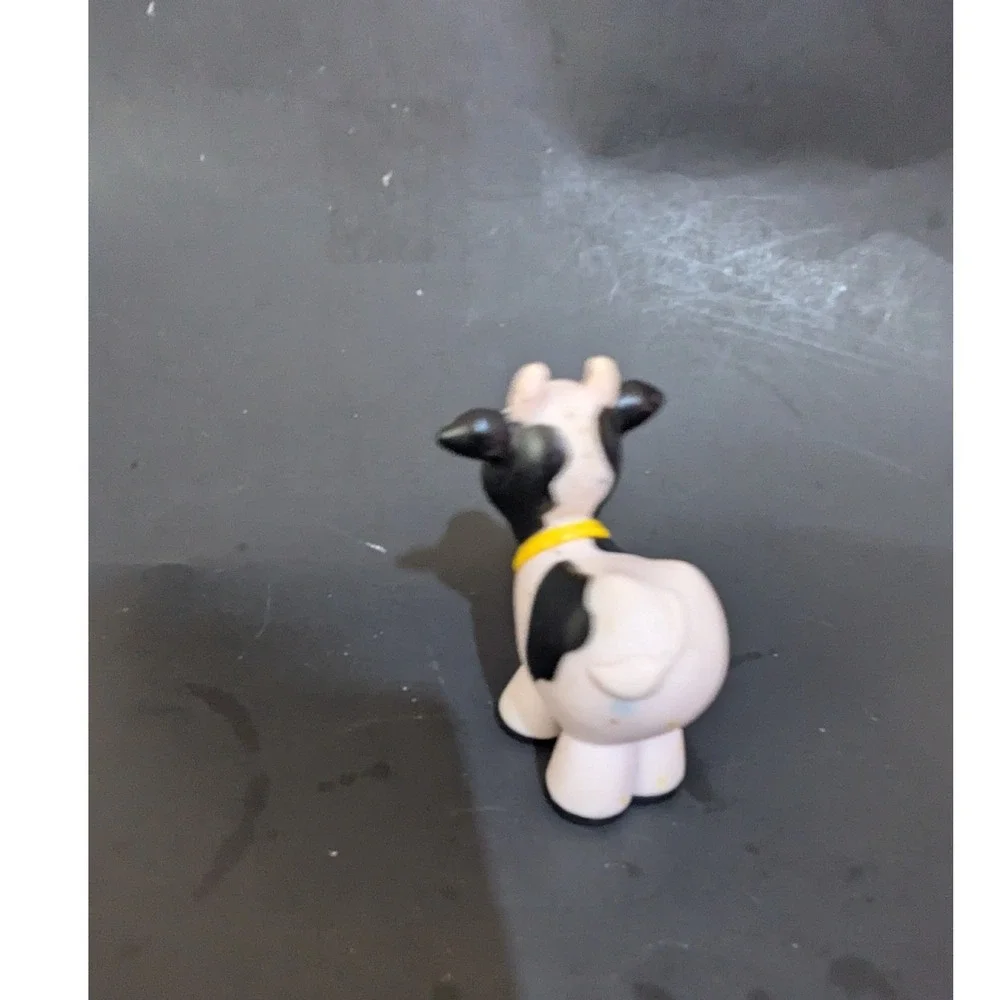 Fisher Price Little‎ People Cow Figure Black White Spotted Yellow Bell Toy